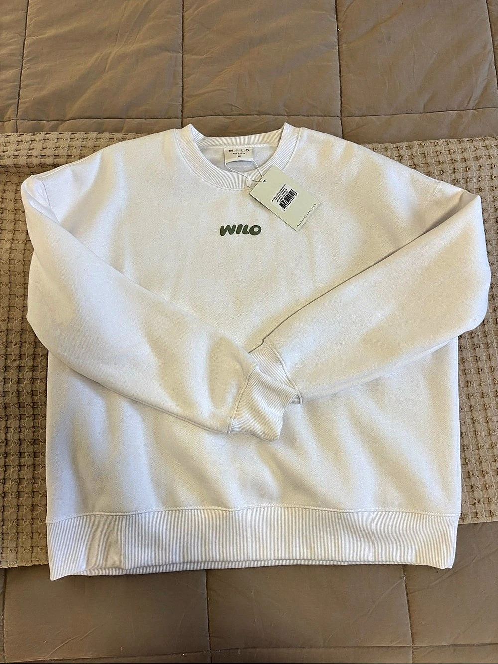 Wilo Wellness Crew Sweatshirt Graphic Crew Sweatshirt in White Size Medium NWT